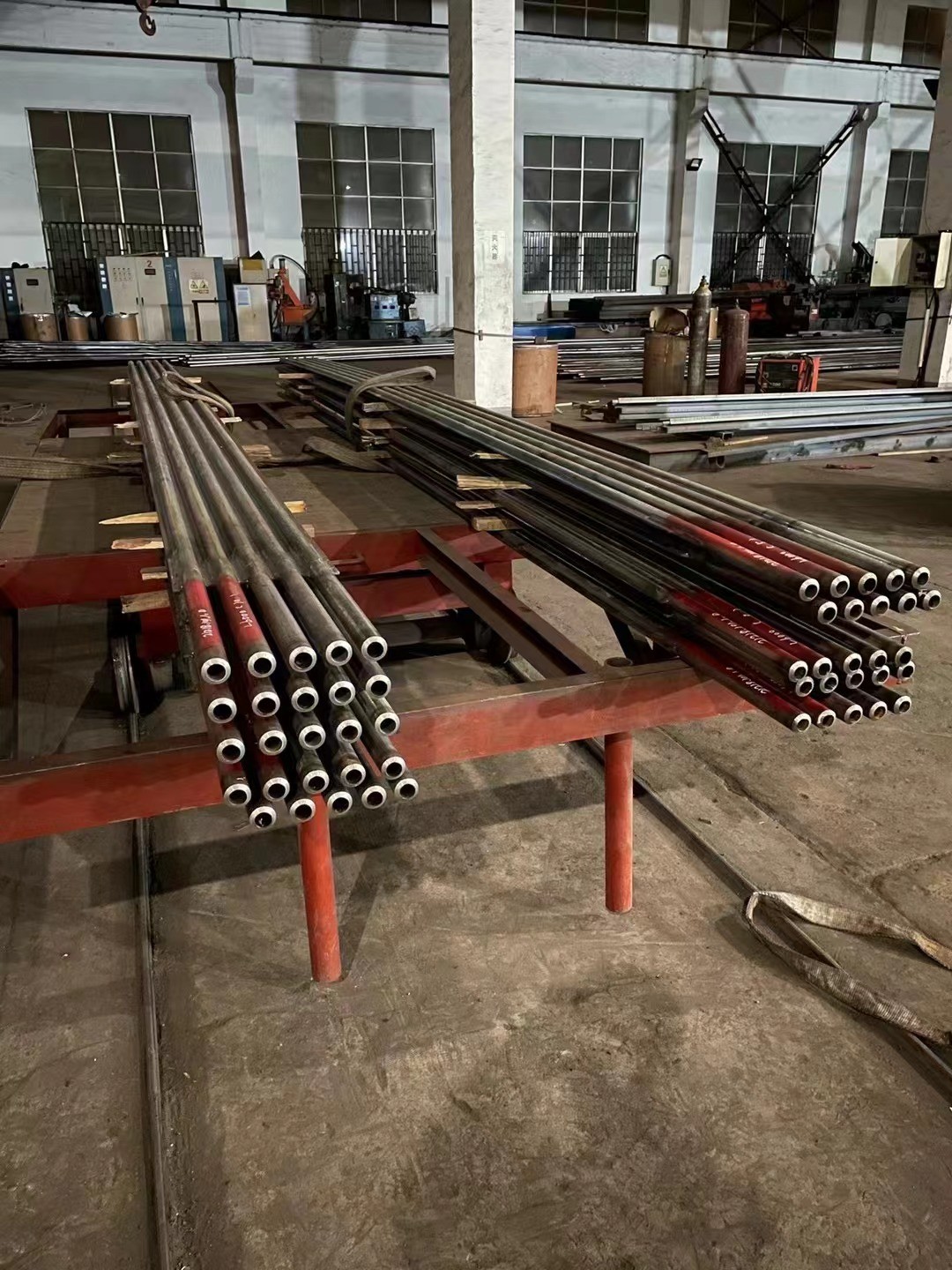 水冷壁管屏|管中心距76.2mm，管屏長6米、5根一組，Φ63.5×7.1內(nèi)螺紋管，鰭片8mm