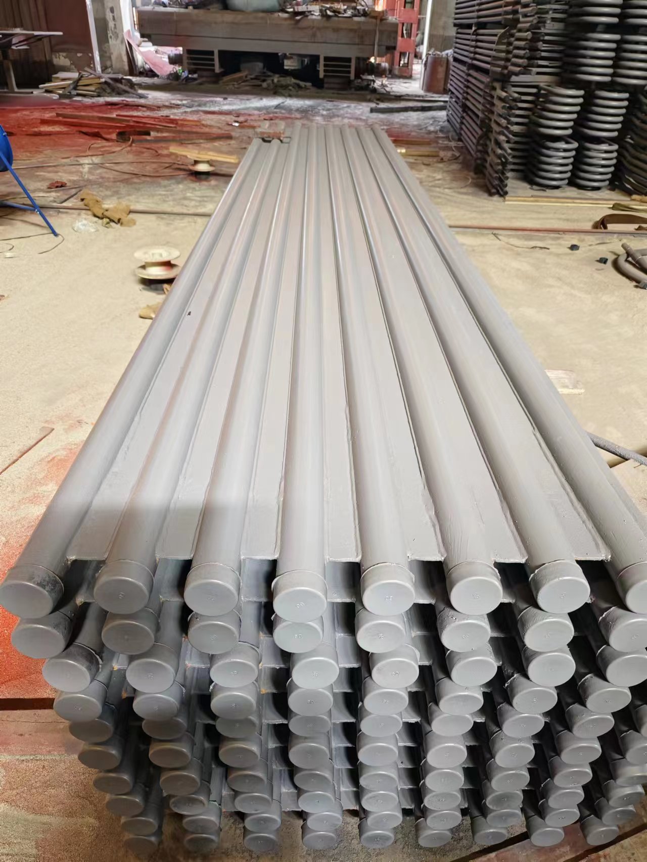 φ60.3×7.5\SA-210C 水冷壁帶鰭片內(nèi)螺紋管，帶鰭片。2）附質(zhì)量證明書，3）品牌：武鍋、東鍋、哈鍋選其一