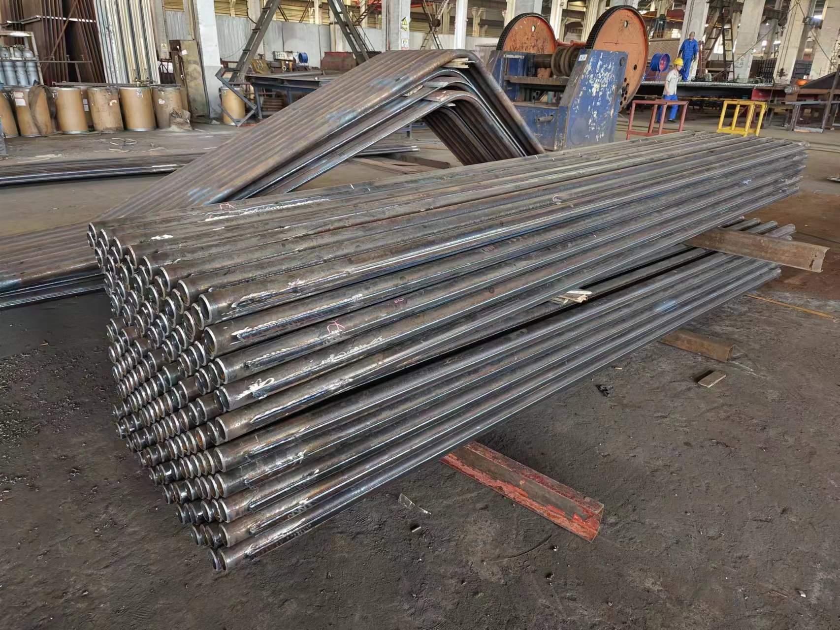 φ60.3×7.5\SA-210C 水冷壁帶鰭片內(nèi)螺紋管，帶鰭片。2）附質(zhì)量證明書，3）品牌：武鍋、東鍋、哈鍋選其一
