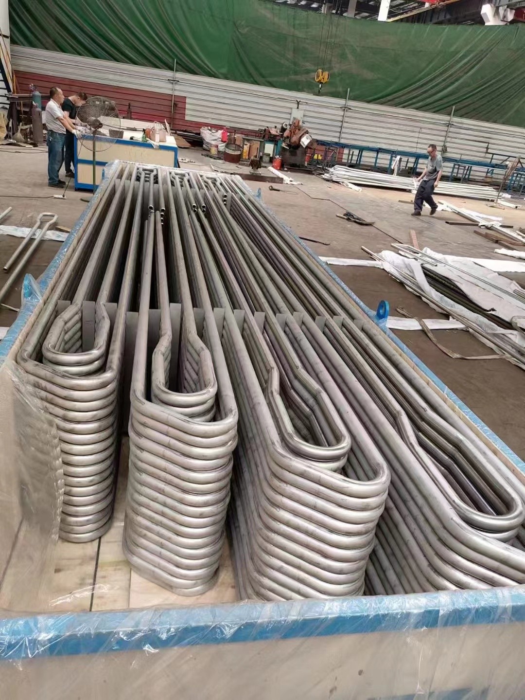 Φ38.1×7.5 SA-213T2 每件9根水冷壁管一排，長12米，管節(jié)距50.8mm,鰭片連接，鰭片為膜式扁鋼厚δ6.4㎜，材料為15CrMo，采用雙面坡口焊接型式