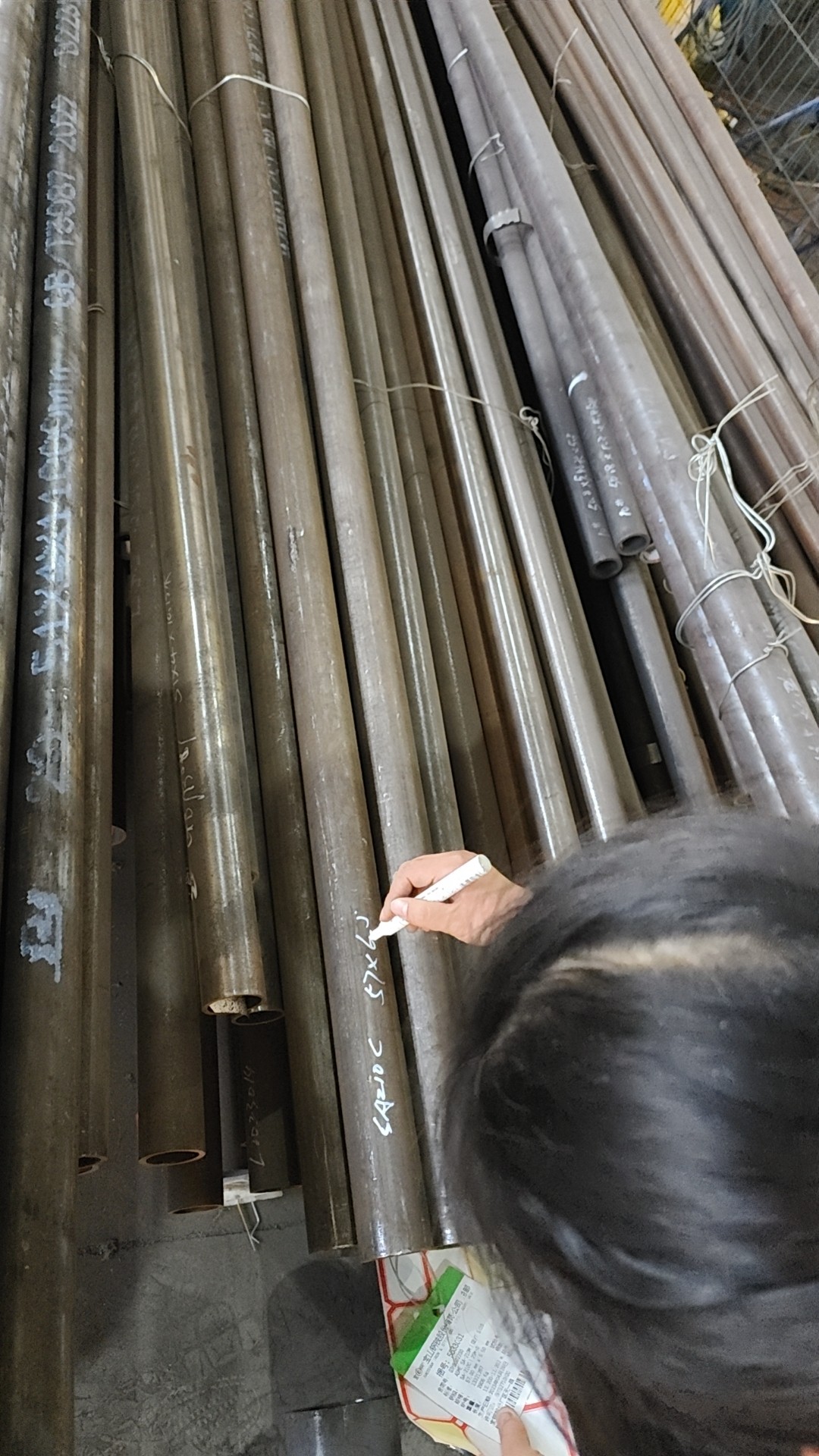 管排長度為6米，每件管排由10根管子組成，管子中心距為54mm，鰭片厚度為6.4mm