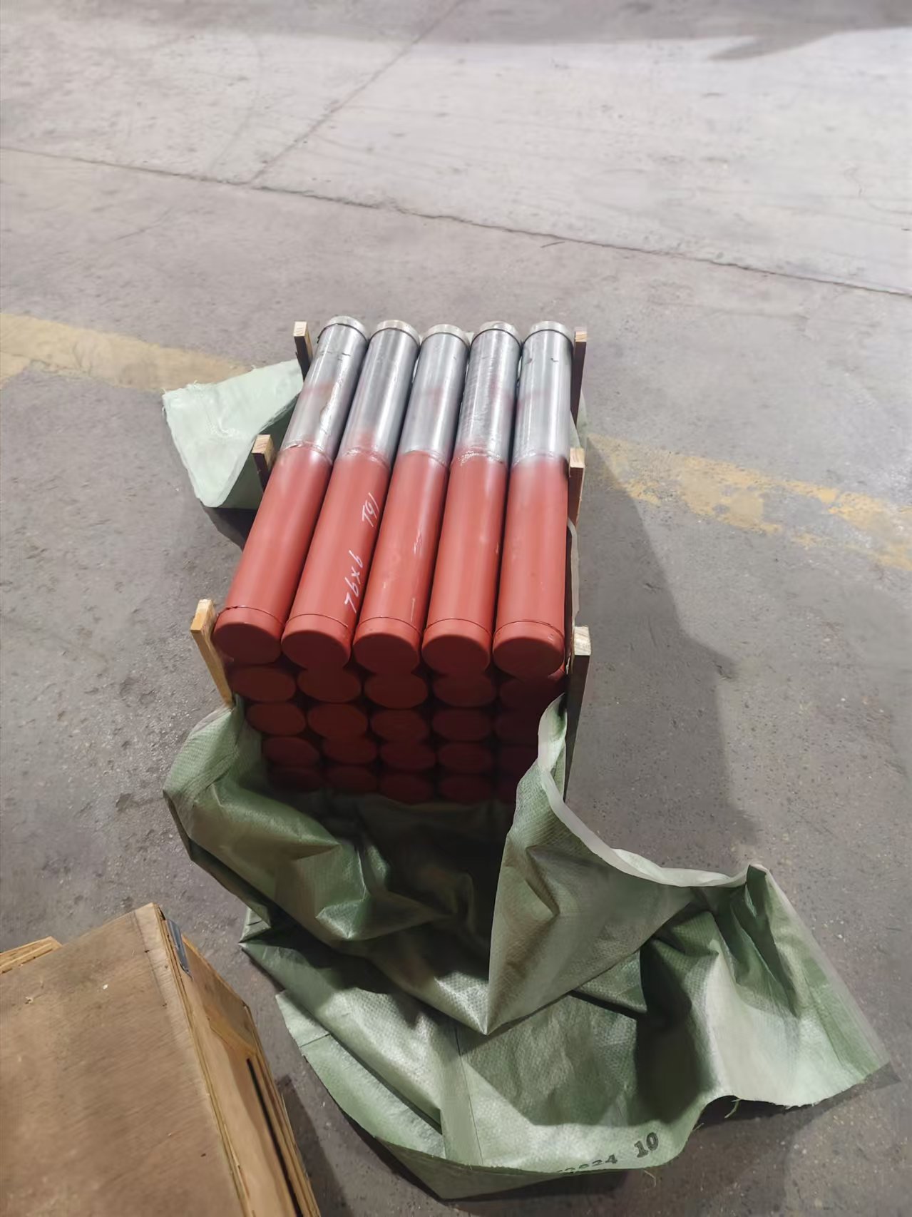 規(guī)格：ф76×6，長度600mm，材質(zhì)：SA-213TP347HFG/SA-213T91,兩種材質(zhì)各300mm
